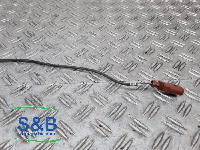 Auspuff Temperatursensor van een Volkswagen Golf V (1K1) 1.9 TDI 2008