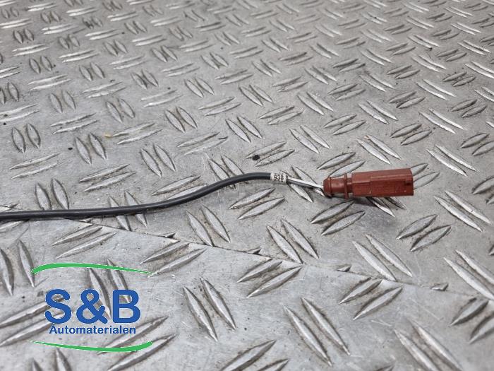 Auspuff Temperatursensor van een Volkswagen Golf V (1K1) 1.9 TDI 2008