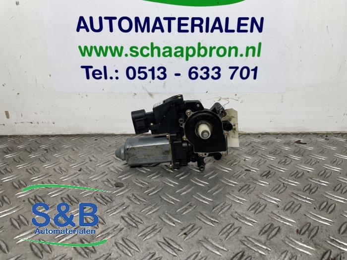 Usados Motor de ventanilla de puerta Audi A8 (D2) 2.8 V6 30V Quattro Precio € 60,00 Norma de margen ofrecido por Schaap & Bron