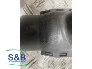 Luftmengenmesser van een Volkswagen Polo III (6N1) 1.4i 60 1997