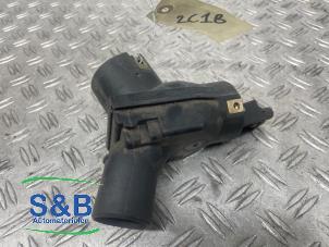 Luftmengenmesser van een Volkswagen Polo III (6N1) 1.4i 60 1997