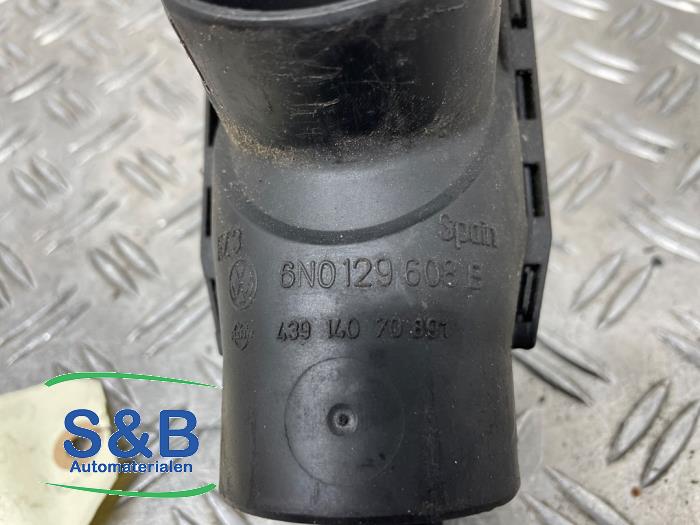 Airflow meter from a Volkswagen Polo III (6N2) 1.4 16V 75 2000