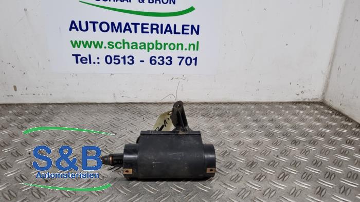 Begagnade Luftflödesmätare Volkswagen Polo III (6N1) 1.6i 75 Pris € 35,00 Marginaltabell erbjuds av Schaap & Bron