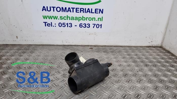 Luftmengenmesser van een Volkswagen Polo III (6N1) 1.6i 75 1995