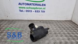 Luftmengenmesser van een Volkswagen Polo III (6N1) 1.6i 75 1995