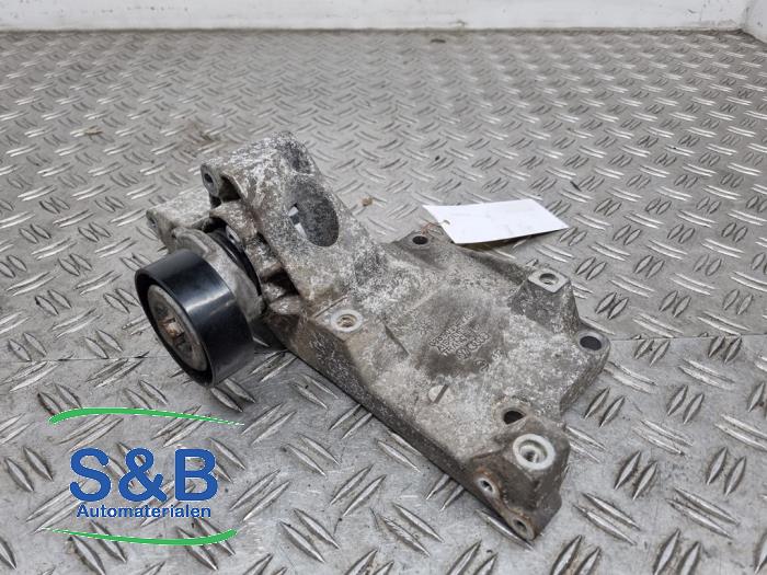 Usagé Support dynamo bas Seat Ibiza III (6L1) 1.9 TDI 100 Prix € 40,00 Règlement à la marge proposé par Schaap & Bron