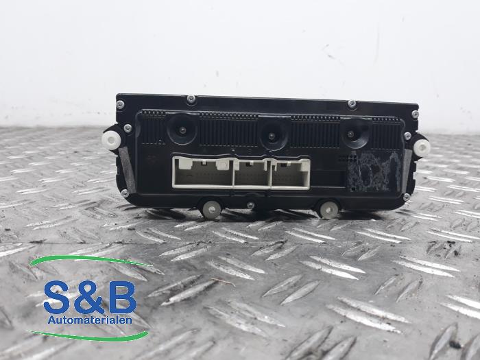 Używane Panel climatronic Volkswagen Golf V (1K1) 2.0 FSI 16V Cena € 75,00 Procedura marży oferowane przez Schaap & Bron