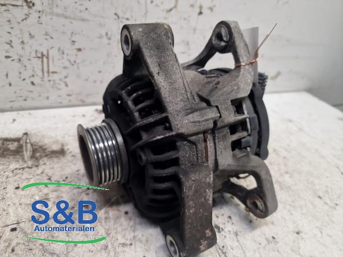 Dynamo van een Opel Corsa D 1.4 16V Twinport 2008