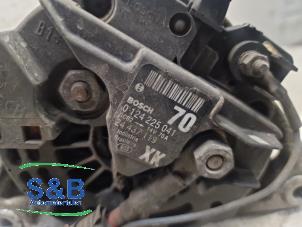 Dynamo van een Opel Corsa D 1.4 16V Twinport 2008