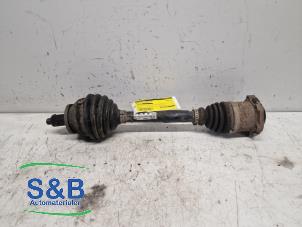 Used Front drive shaft, left Volkswagen Polo IV (9N1/2/3) 1.4 16V Price € 40,00 Margin scheme offered by Schaap & Bron