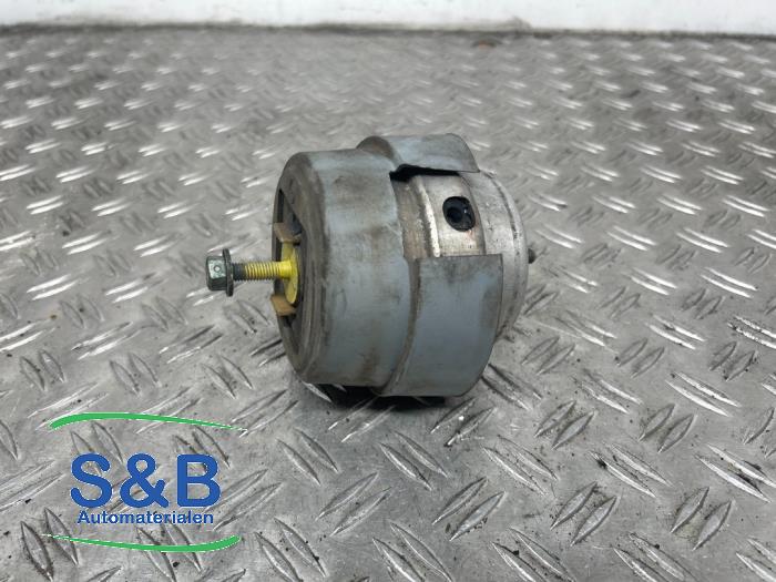 Usagé Support moteur Audi A4 (B6) 2.0 20V Prix € 29,00 Règlement à la marge proposé par Schaap & Bron