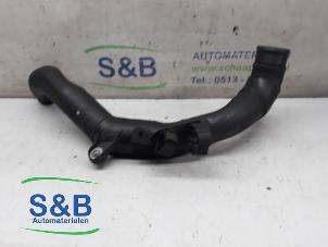 Intercooler Rohr van een Skoda Roomster (5J) 1.2 TDI 12V 2015