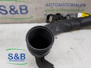 Intercooler Rohr van een Skoda Roomster (5J) 1.2 TDI 12V 2015