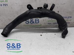 Intercooler Rohr van een Skoda Roomster (5J) 1.2 TDI 12V 2015