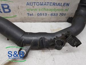 Intercooler Rohr van een Skoda Roomster (5J) 1.2 TDI 12V 2015