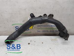 Intercooler Rohr van een Skoda Roomster (5J) 1.2 TDI 12V 2015
