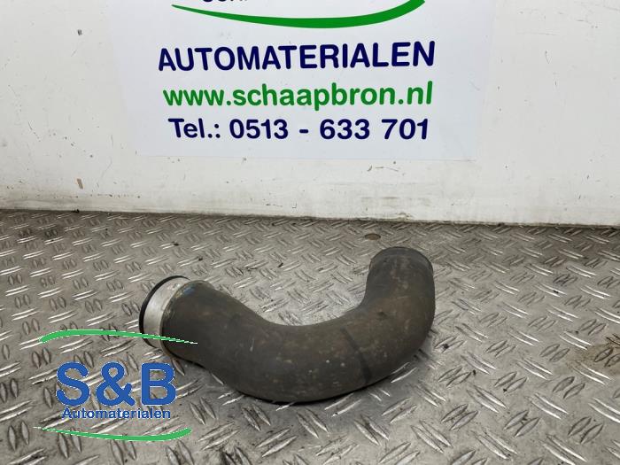 Intercooler Schlauch van een Volkswagen Golf VI (5K1) 2.0 TDI 16V 2009