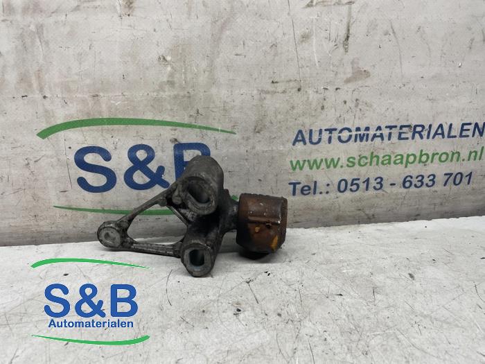 Engine mount from a Audi A4 (B8) 2.0 TDI 16V Quattro 2013