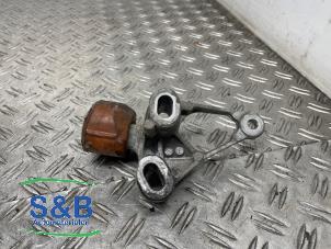 Engine mount from a Audi A4 (B8) 2.0 TDI 16V Quattro 2013
