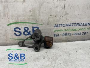 Engine mount from a Audi A4 (B8) 2.0 TDI 16V Quattro 2013