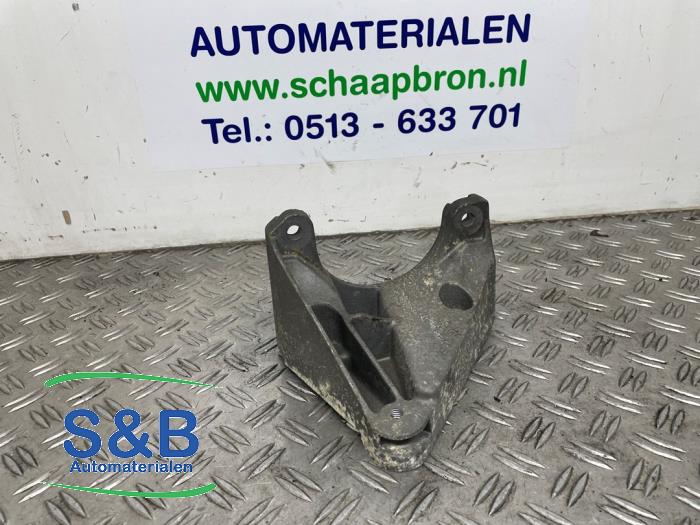 Used Engine mount Audi A6 Avant (C4) 2.5 TDI, Autom. Price € 30,00 Margin scheme offered by Schaap & Bron