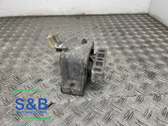 Used Engine mount Skoda Octavia (1U2) 1.6 LX Price € 40,00 Margin scheme offered by Schaap & Bron