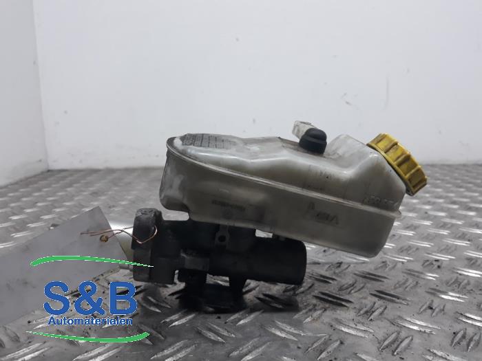 Master cylinder Volkswagen Transporter T5 2.0 BiTDI DRF - 7E0611019A ...