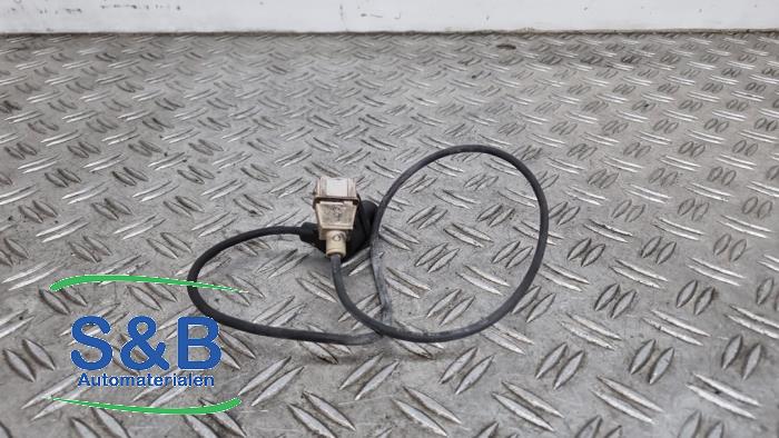 Begagnade Vevaxelsensor Volkswagen Passat (3B2) 2.3 VR5 Pris € 25,00 Marginaltabell erbjuds av Schaap & Bron