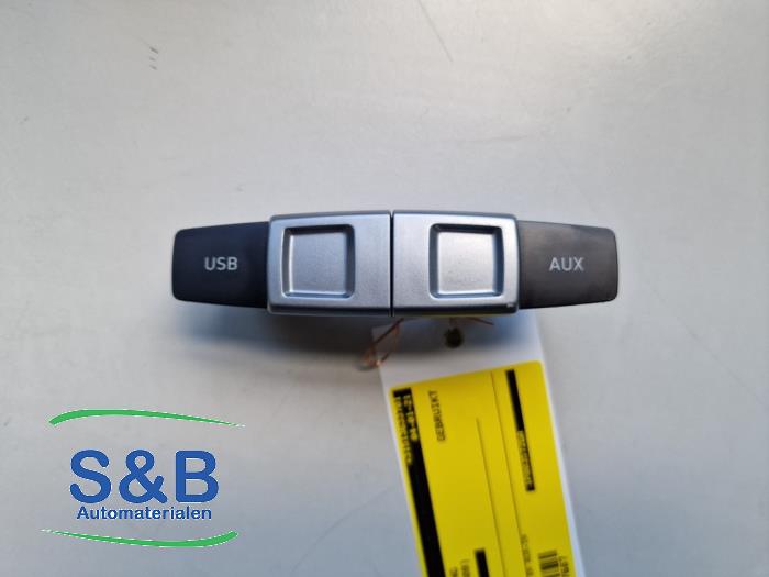 Zlacze AUX/USB z Seat Leon (1P1) 1.4 16V 2009