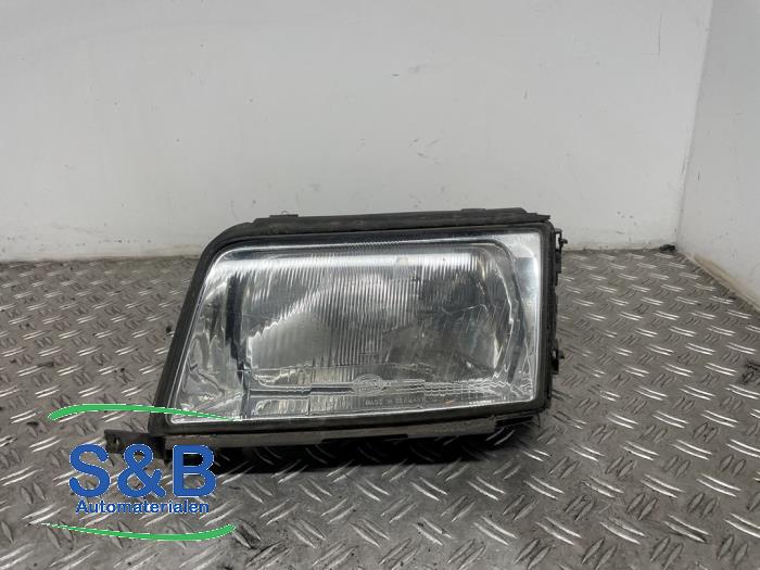 Używane Reflektor lewy Audi 100 Avant (C4) 2.0 E 16V Cena € 65,00 Procedura marży oferowane przez Schaap & Bron