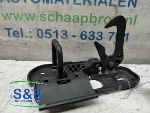 Used Hood lever Volkswagen Passat (3C2) 2.0 FSI 16V Price € 18,00 Margin scheme offered by Schaap & Bron