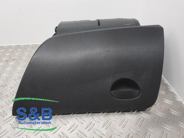 Begagnade Handskfack Seat Altea (5P1) Pris € 40,00 Marginaltabell erbjuds av Schaap & Bron
