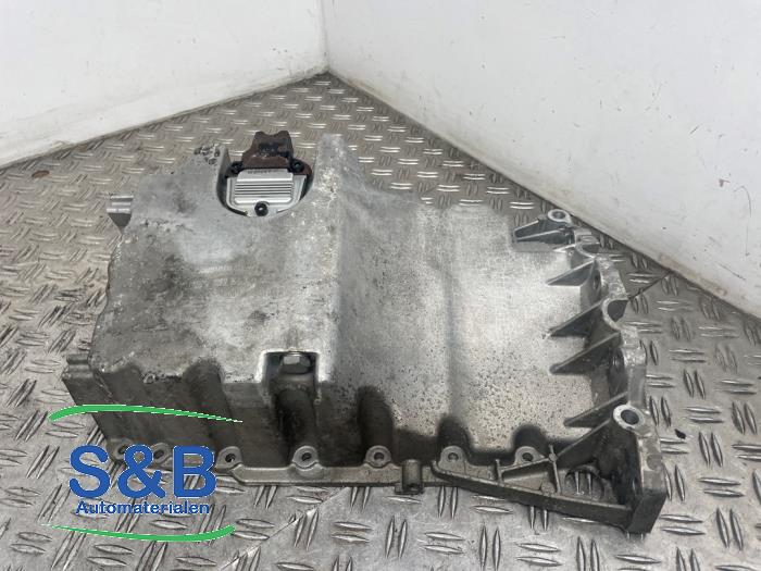 Usagé Couvercle carter Volkswagen Passat (3B3) 2.0 20V Prix € 50,00 Règlement à la marge proposé par Schaap & Bron