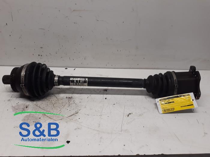 Front drive shaft, left from a Audi A4 (B7) 2.0 TDI 16V 2006