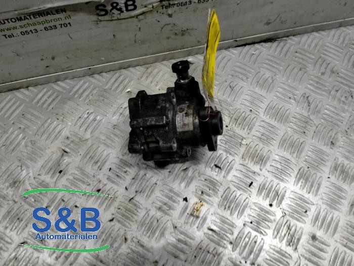 Usagé Pompe direction assistée Audi A4 Avant Quattro (B7) 2.0 TDI 16V Prix € 40,00 Règlement à la marge proposé par Schaap & Bron