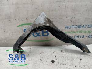 Used Front right screen carrier Audi A4 Avant (B6) 2.5 TDI V6 24V Quattro Price € 10,00 Margin scheme offered by Schaap & Bron
