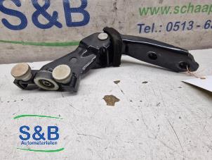 Used Sliding door roller, left Volkswagen Caddy Combi IV 2.0 TDI 102 Price € 35,00 Margin scheme offered by Schaap & Bron