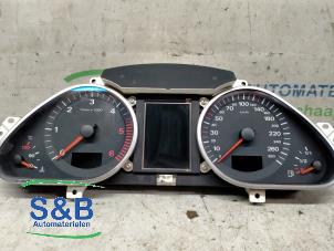 Used Instrument panel Audi A6 Quattro (C6) 3.0 TDI V6 24V Price € 130,00 Margin scheme offered by Schaap & Bron