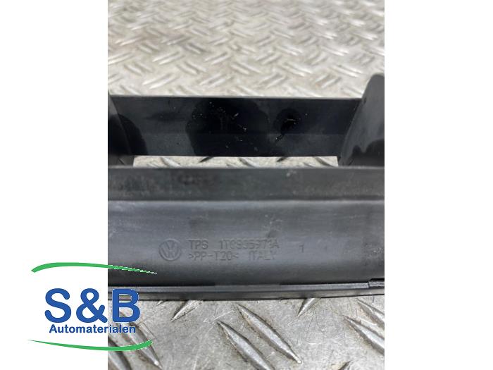 Begagnade Lufttratt Volkswagen Touran Pris € 5,00 Marginaltabell erbjuds av Schaap & Bron