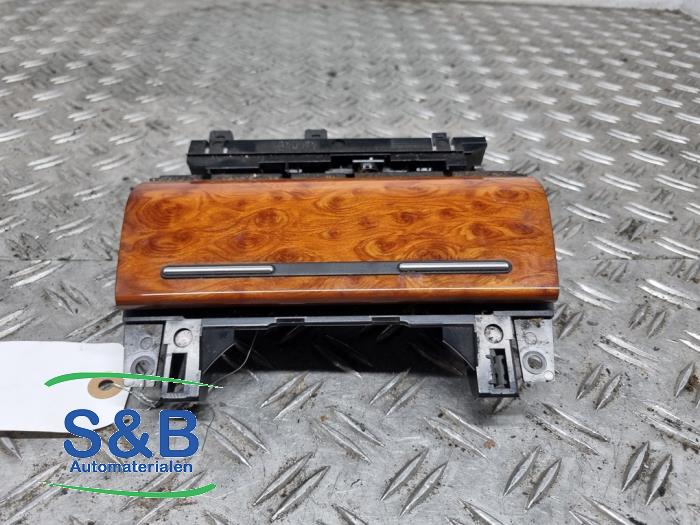 Begagnade Askkopp, fram Audi A4 (B7) 2.0 20V Pris € 25,00 Marginaltabell erbjuds av Schaap & Bron