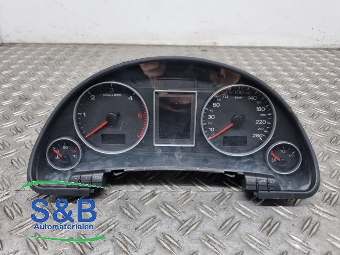 Używane Tablica rozdzielcza Audi A4 Avant (B7) 2.0 TDI 16V Cena € 50,00 Procedura marży oferowane przez Schaap & Bron