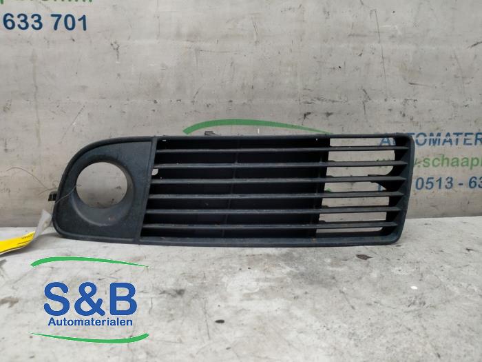 Używane Grill Audi A6 (C5) 2.5 TDI V6 24V Quattro Cena € 10,00 Procedura marży oferowane przez Schaap & Bron