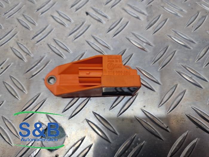 Begagnade Airbagsensor Volkswagen Touran (1T1/T2) 1.4 16V TSI 140 Pris € 30,00 Marginaltabell erbjuds av Schaap & Bron
