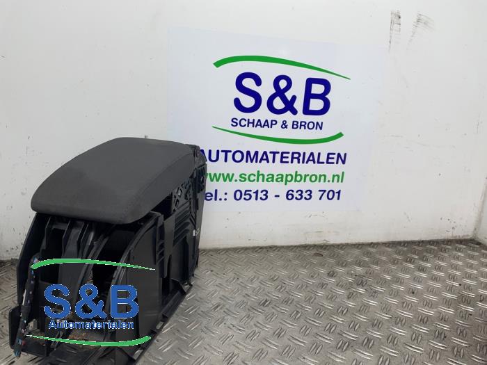 Begagnade Armstöd Volkswagen Golf V (1K1) 1.6 FSI 16V Pris € 70,00 Marginaltabell erbjuds av Schaap & Bron