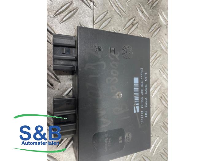 Używane Modul Comfort Volkswagen Golf IV (1J1) 1.9 TDI Cena € 40,00 Procedura marży oferowane przez Schaap & Bron