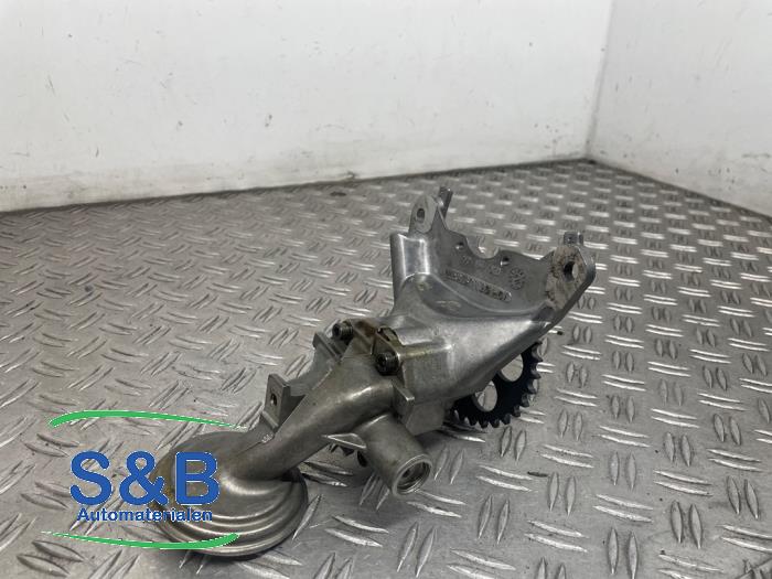 Używane Pompa oleju Volkswagen Vento (1H2) 1.4 Cena € 60,00 Procedura marży oferowane przez Schaap & Bron
