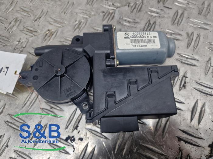 Usados Motor de ventanilla de puerta Skoda Fabia (6Y5) 1.2 HTP Precio € 35,00 Norma de margen ofrecido por Schaap & Bron