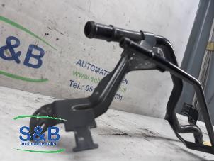 Wasserrohr van een Audi TT (8J3) 3.2 V6 24V Quattro 2011
