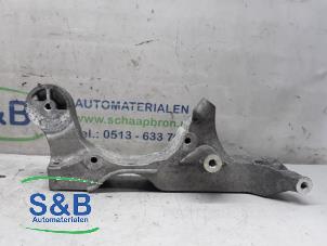 Support dynamo bas d'un Audi TT (8J3) 3.2 V6 24V Quattro 2011