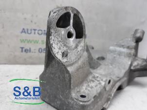 Support dynamo bas d'un Audi TT (8J3) 3.2 V6 24V Quattro 2011